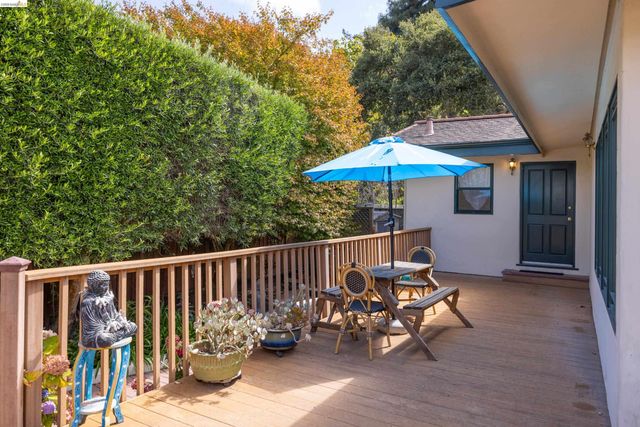 913 Monterey Cir, Monterey, CA 93940