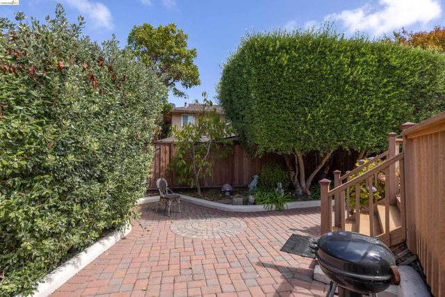 913 Monterey Cir, Monterey, CA 93940