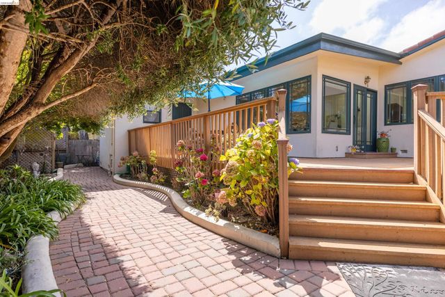 913 Monterey Cir, Monterey, CA 93940