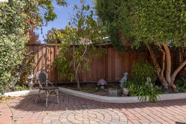 913 Monterey Cir, Monterey, CA 93940
