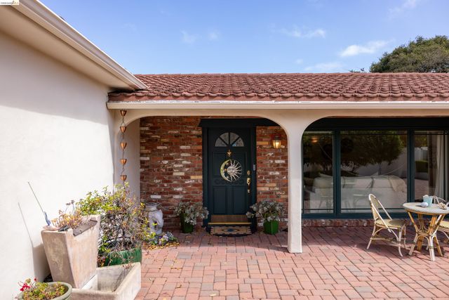 913 Monterey Cir, Monterey, CA 93940