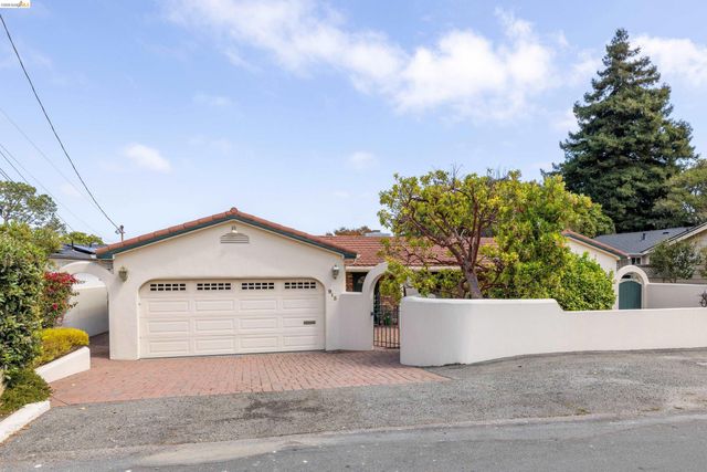 913 Monterey Cir, Monterey, CA 93940