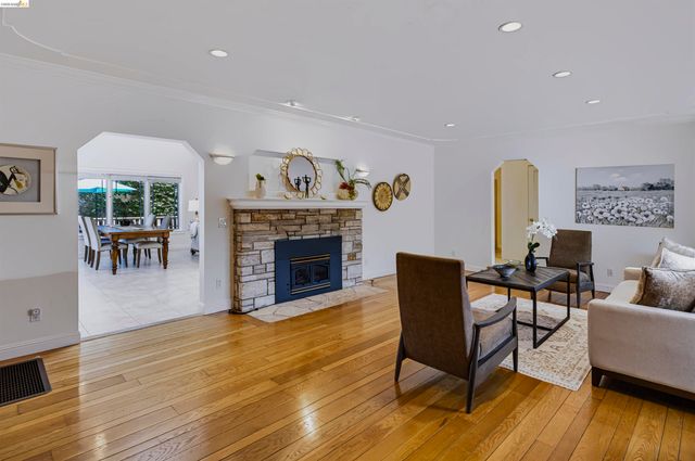 913 Monterey Cir, Monterey, CA 93940