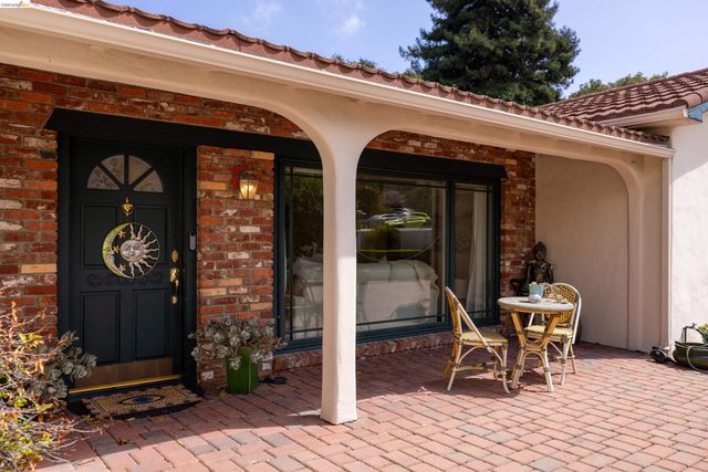 913 Monterey Cir, Monterey, CA 93940