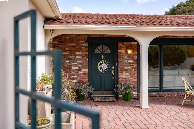 913 Monterey Cir, Monterey, CA 93940
