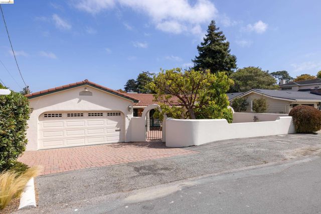 913 Monterey Cir, Monterey, CA 93940