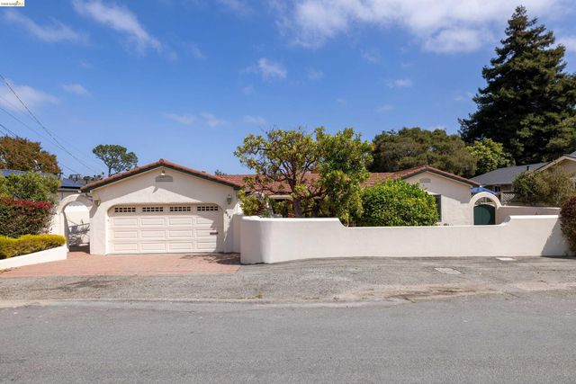 913 Monterey Cir, Monterey, CA 93940