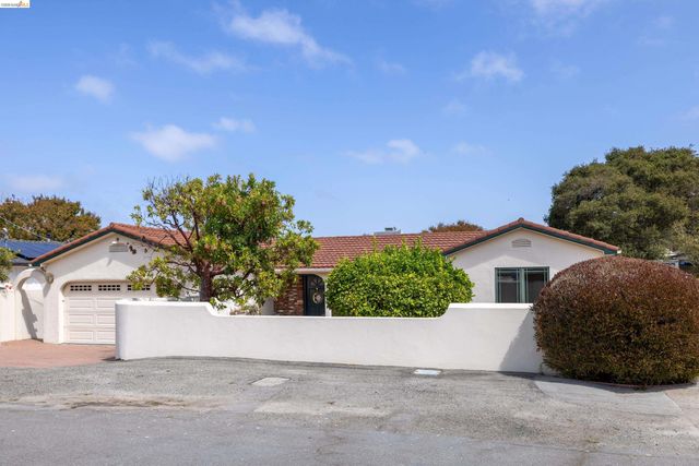 913 Monterey Cir, Monterey, CA 93940