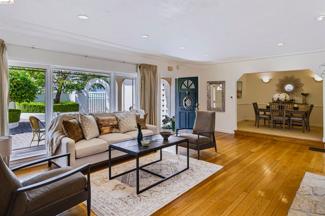 913 Monterey Cir, Monterey, CA 93940