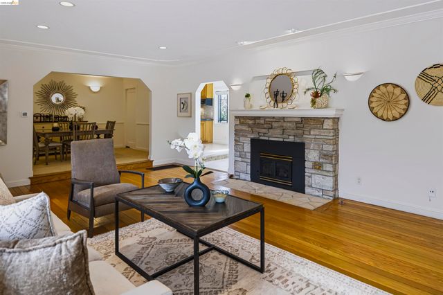 913 Monterey Cir, Monterey, CA 93940