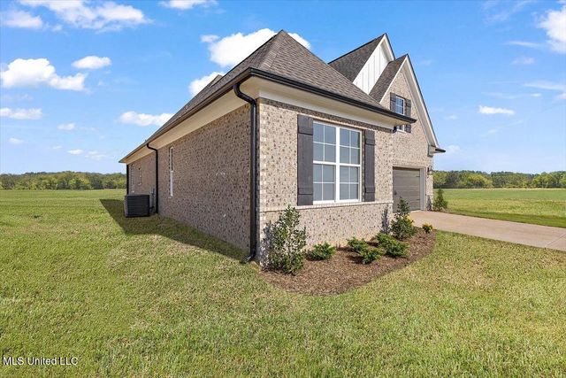 916 Coahoma Court, Nesbit, MS 38651
