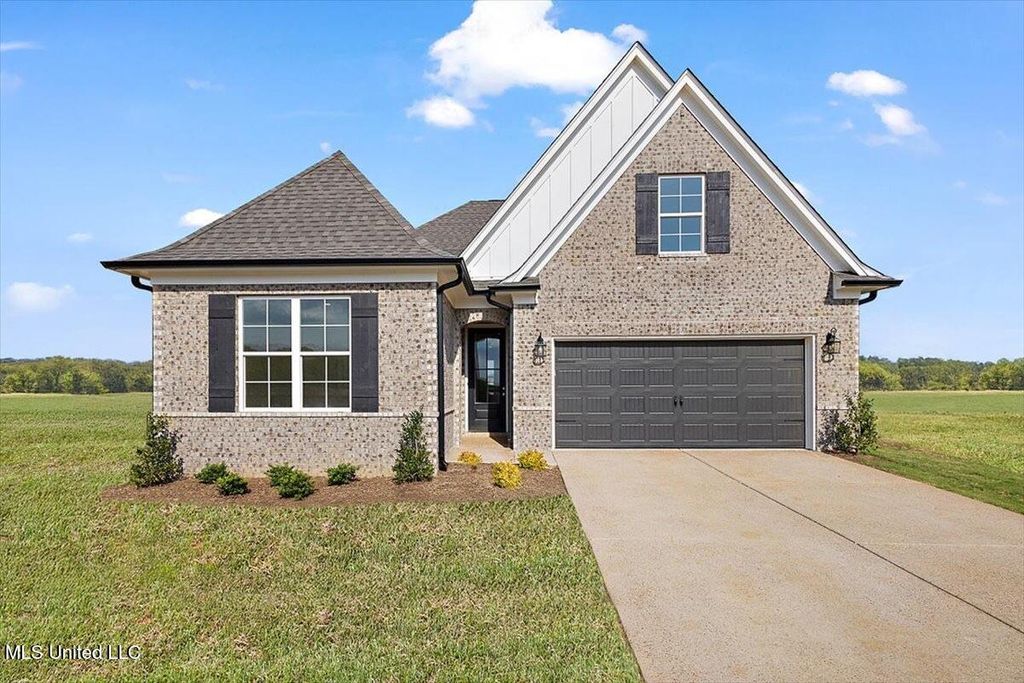 916 Coahoma Court, Nesbit, MS 38651