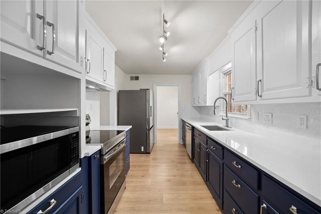 3514 Stimpson Drive, Pfafftown, NC 27040