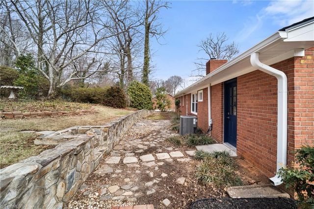 3514 Stimpson Drive, Pfafftown, NC 27040