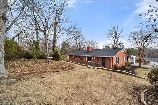 3514 Stimpson Drive, Pfafftown, NC 27040