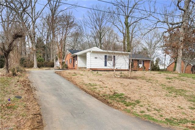 3514 Stimpson Drive, Pfafftown, NC 27040