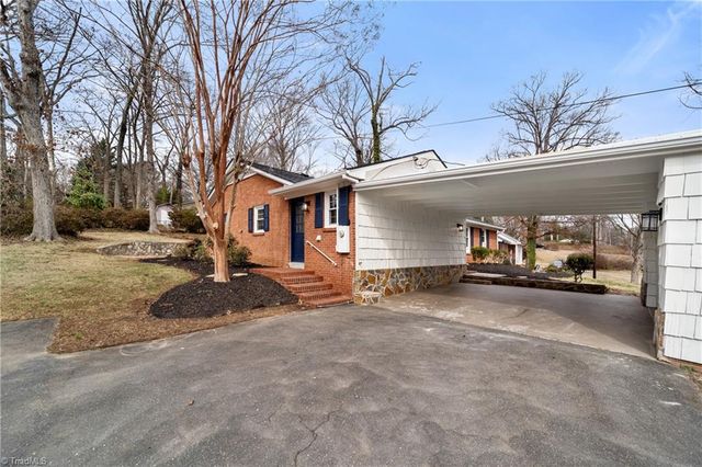 3514 Stimpson Drive, Pfafftown, NC 27040