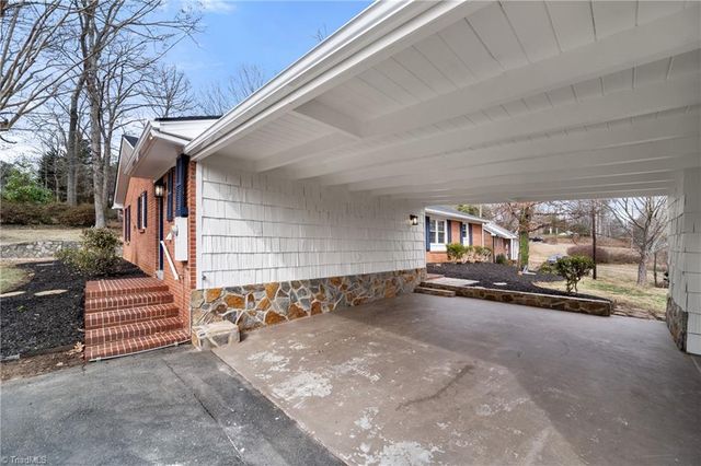 3514 Stimpson Drive, Pfafftown, NC 27040