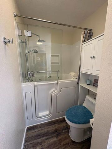 8823 Bradbury Ct, Elk Grove, CA 95624