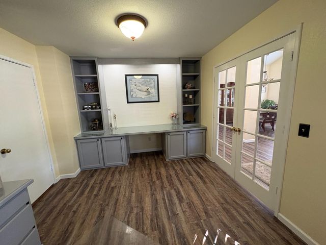 8823 Bradbury Ct, Elk Grove, CA 95624