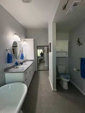 8823 Bradbury Ct, Elk Grove, CA 95624