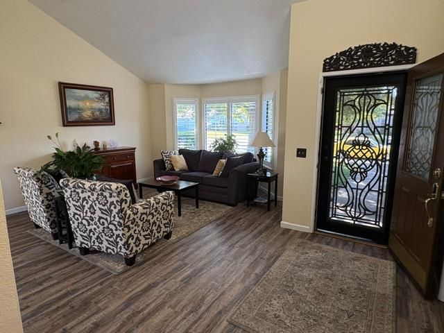 8823 Bradbury Ct, Elk Grove, CA 95624