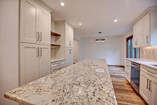 2400 Garland Lane N, Plymouth, MN 55447