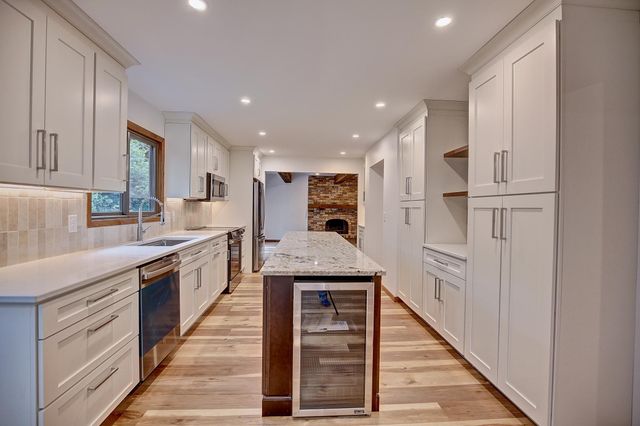 2400 Garland Lane N, Plymouth, MN 55447