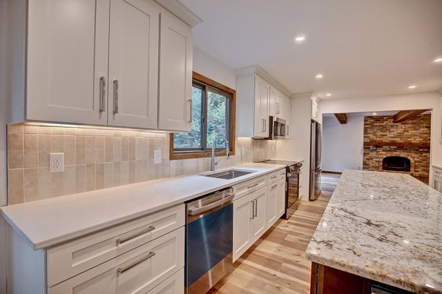 2400 Garland Lane N, Plymouth, MN 55447