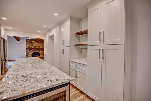 2400 Garland Lane N, Plymouth, MN 55447