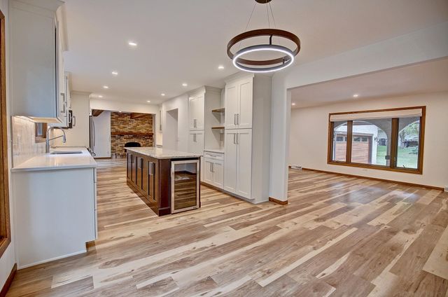 2400 Garland Lane N, Plymouth, MN 55447