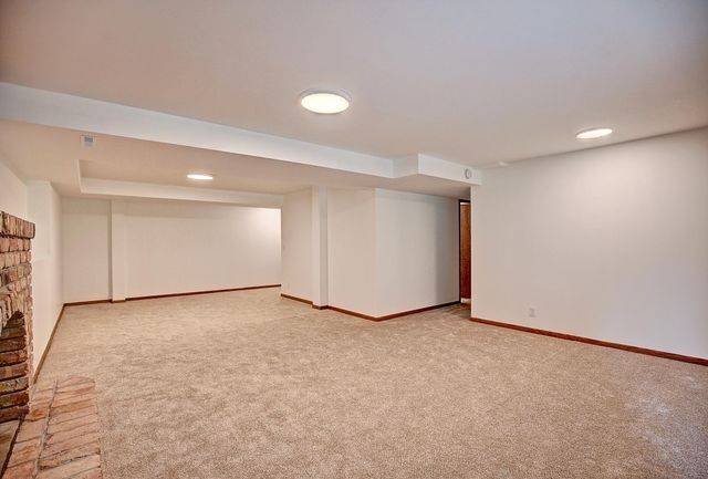 2400 Garland Lane N, Plymouth, MN 55447
