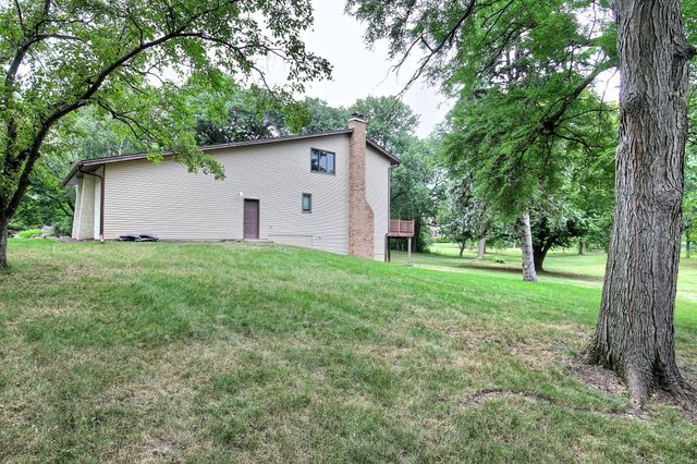 2400 Garland Lane N, Plymouth, MN 55447