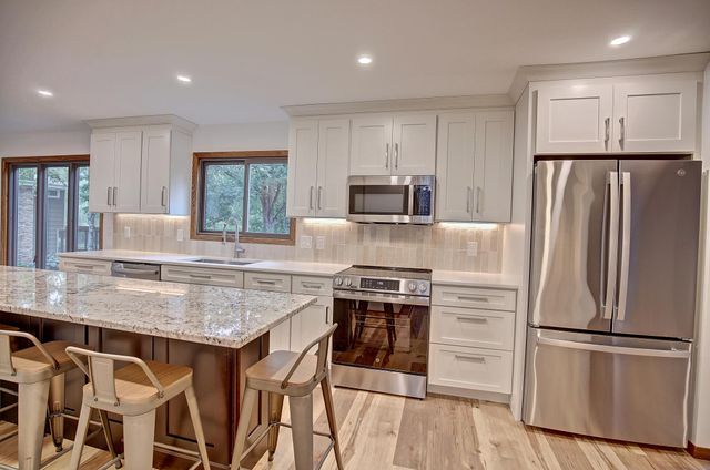 2400 Garland Lane N, Plymouth, MN 55447