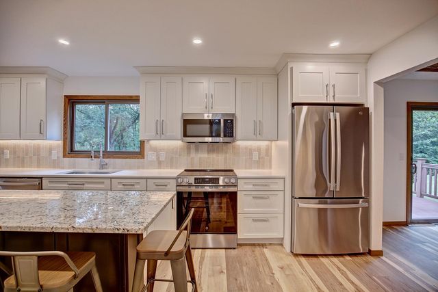 2400 Garland Lane N, Plymouth, MN 55447