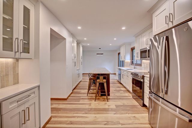 2400 Garland Lane N, Plymouth, MN 55447