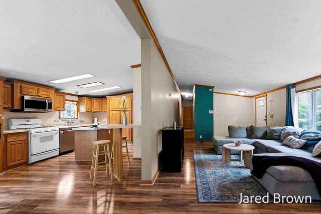 1436 Auble Road, Laketon Twp, MI 49445