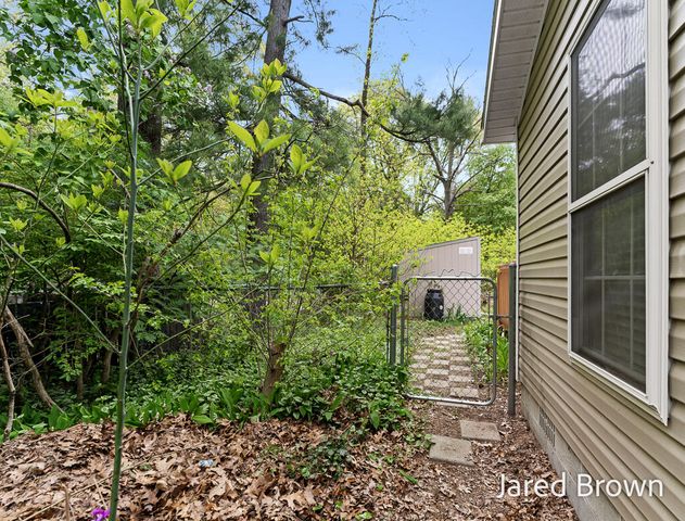 1436 Auble Road, Laketon Twp, MI 49445