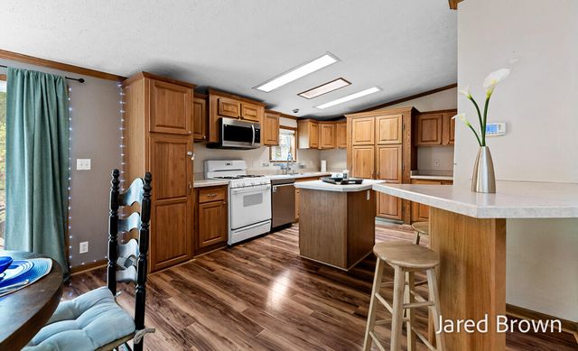 1436 Auble Road, Laketon Twp, MI 49445