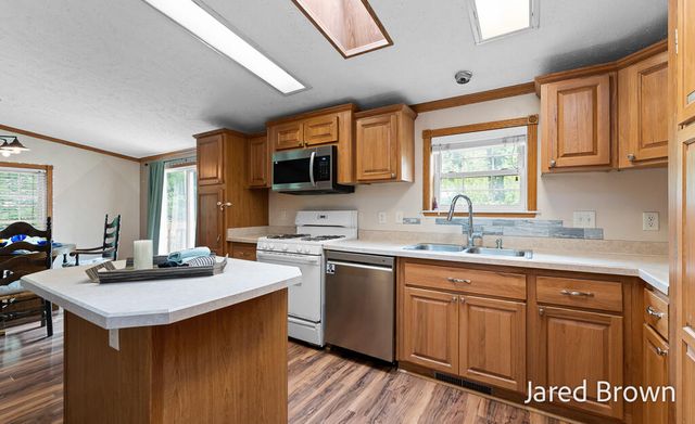 1436 Auble Road, Laketon Twp, MI 49445