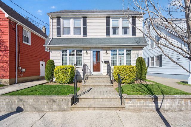 120 Capitol Avenue, Williston Park, NY 11596