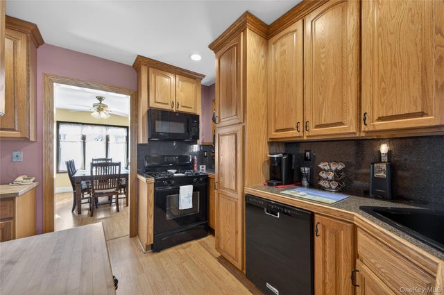 120 Capitol Avenue, Williston Park, NY 11596