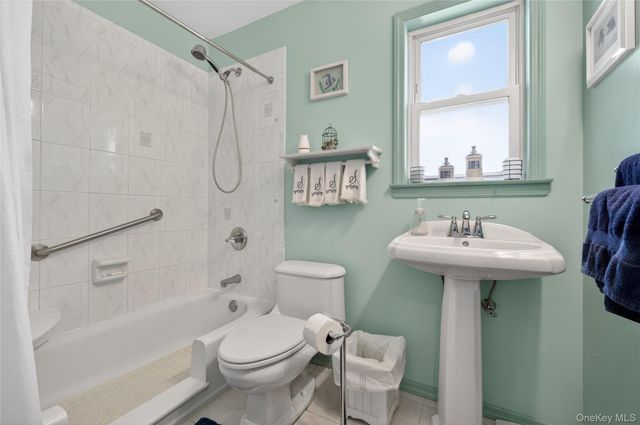 120 Capitol Avenue, Williston Park, NY 11596