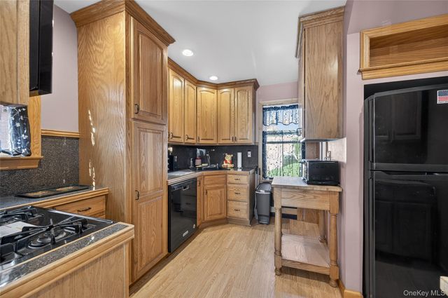 120 Capitol Avenue, Williston Park, NY 11596