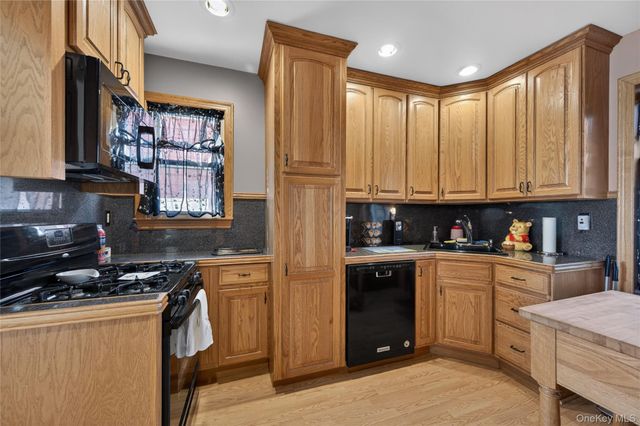 120 Capitol Avenue, Williston Park, NY 11596