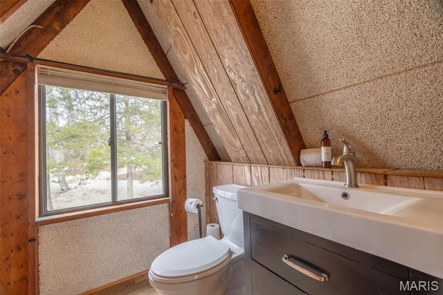 933 Woodlake Drive, Innsbrook, MO 63390