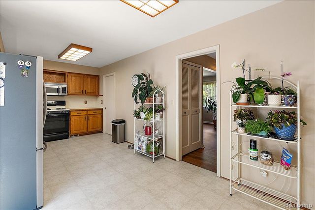 5242 Mansfield Avenue, Sterling Heights, MI 48310