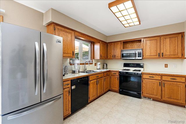 5242 Mansfield Avenue, Sterling Heights, MI 48310