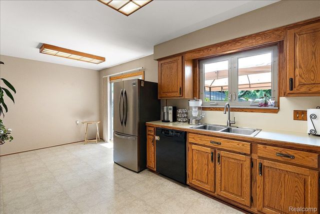 5242 Mansfield Avenue, Sterling Heights, MI 48310