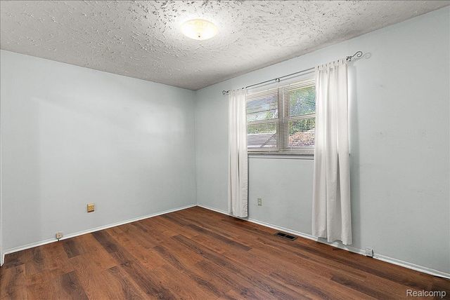 5242 Mansfield Avenue, Sterling Heights, MI 48310